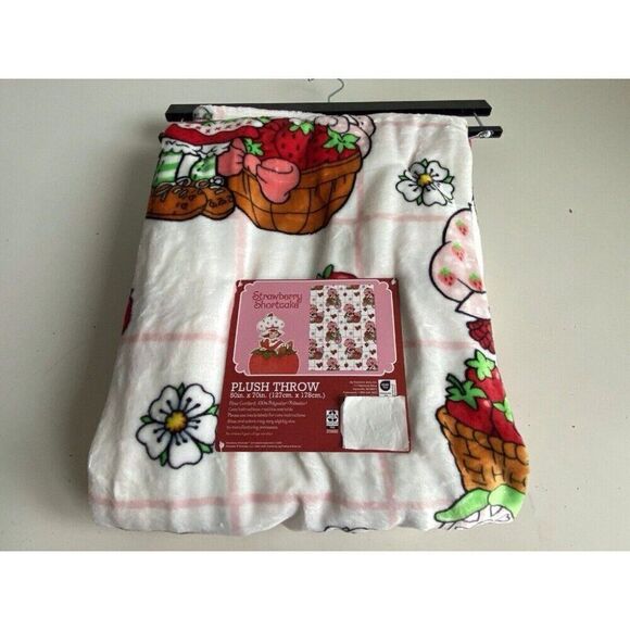 Strawberry Shortcake 50 X 70” Soft Plush Throw Blanket Pink Bicycle Basket Cat - Picture 6 of 11